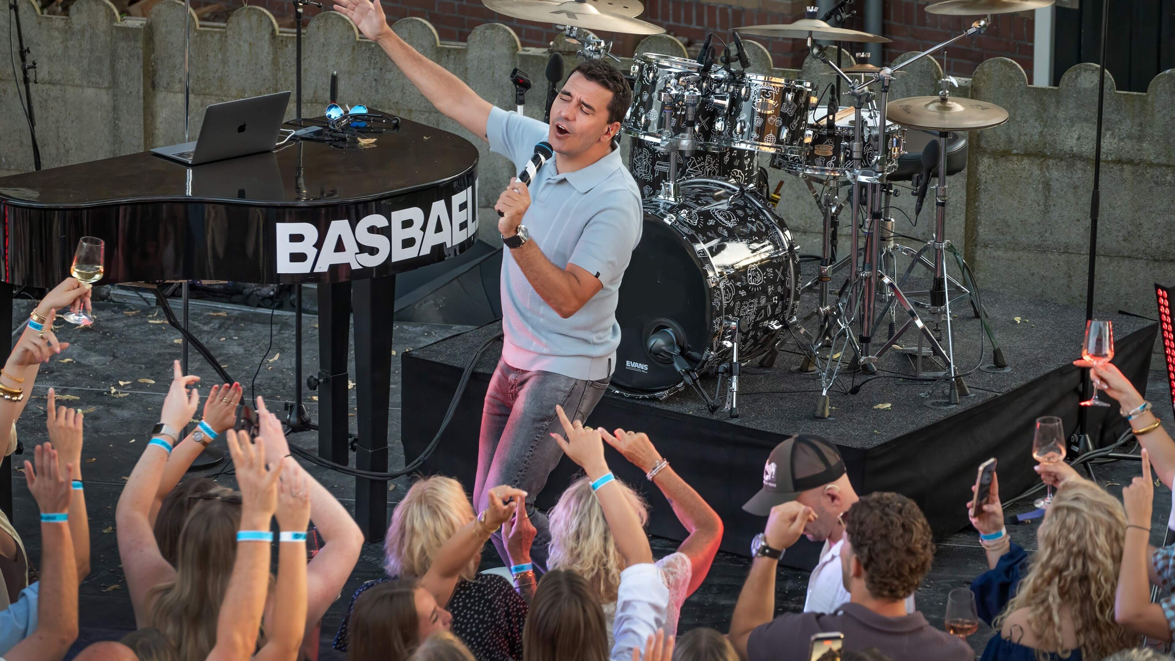 Bistrobar ’t Leeuwtje in Meppel staat op de kaart. ’Ontzettend tof feest, met Jan Smit en Thomas Ber