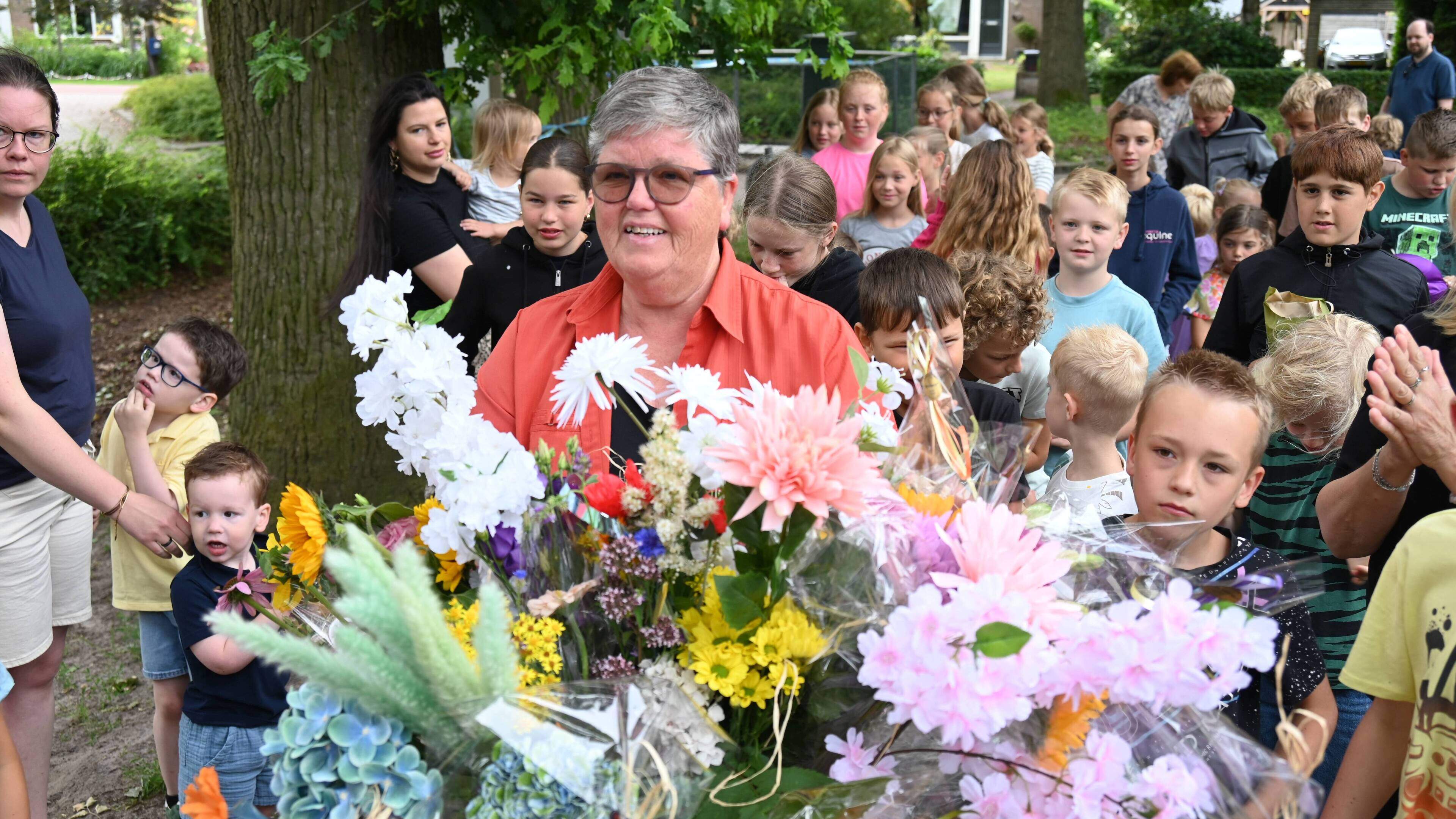 Juf Geertje van der Linden beleeft memorabel afscheid van KC De Klimtoren in Drogteropslagen