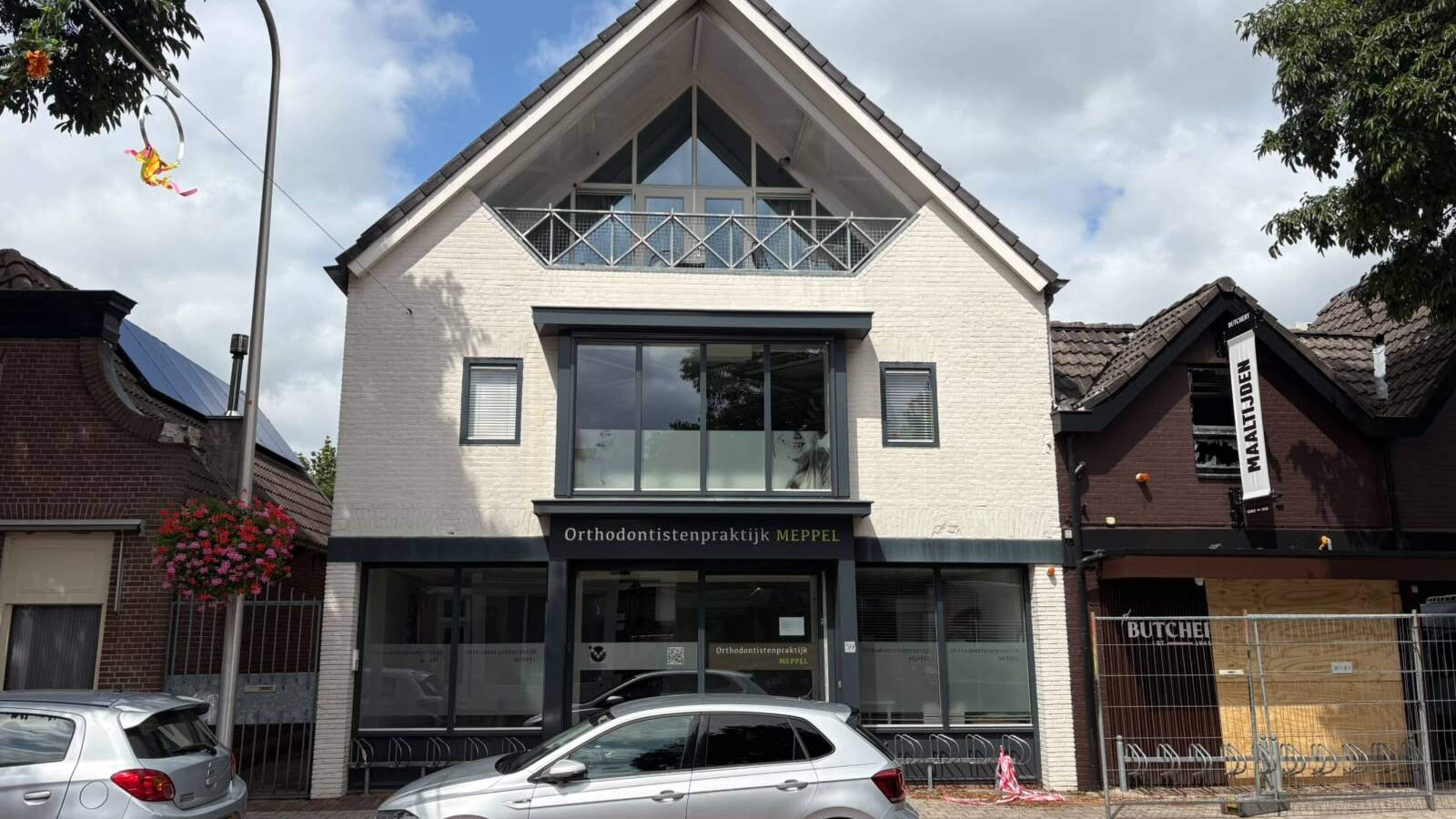 Orthodontistenpraktijk Meppel kampt met veel schade na de brand bij slagerij van Lantinga. ’Dat ons 