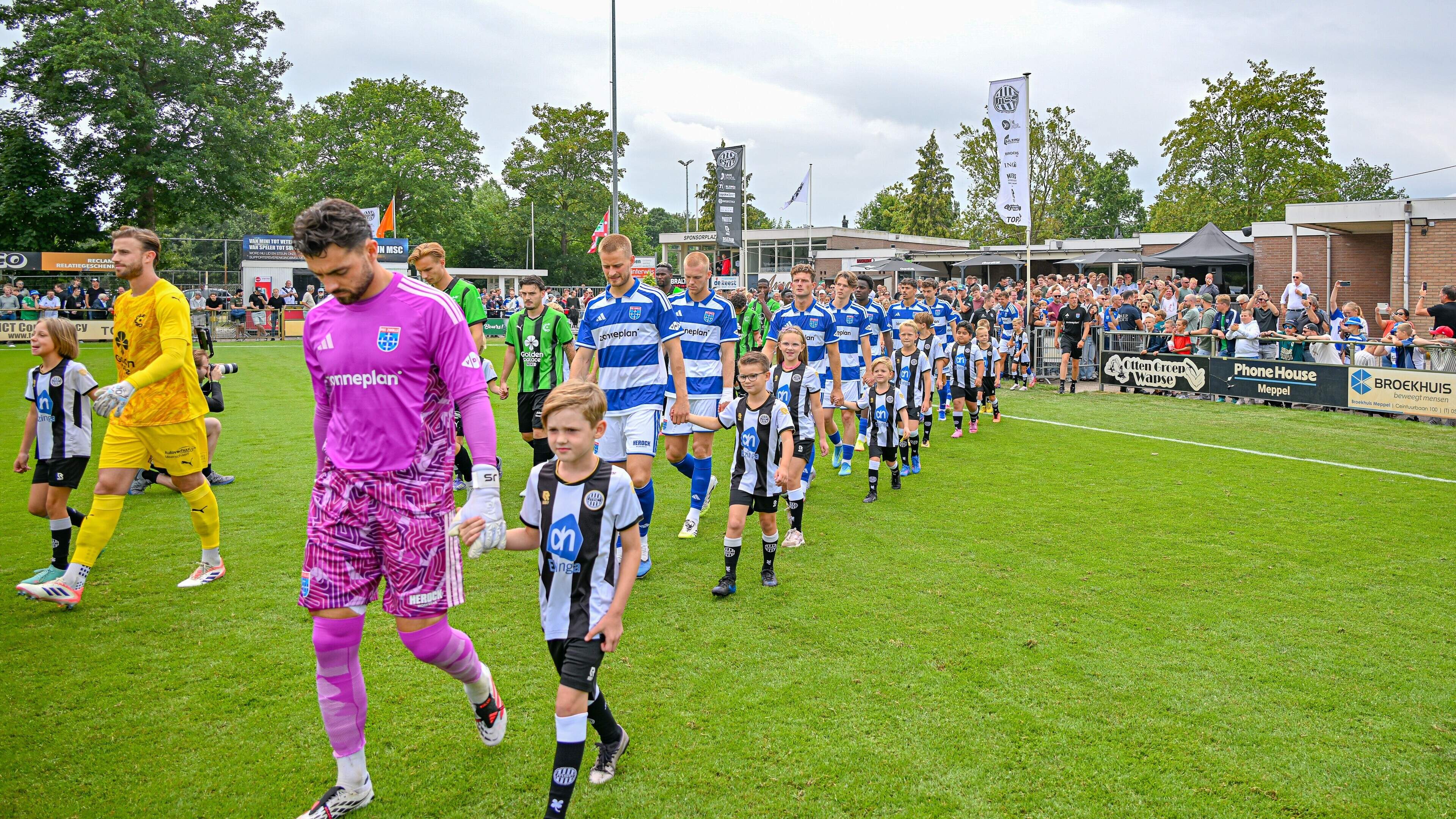 Echt Meppeler gras doet het goed bij oefenduel tussen PEC Zwolle en Belgische Cercle Brugge