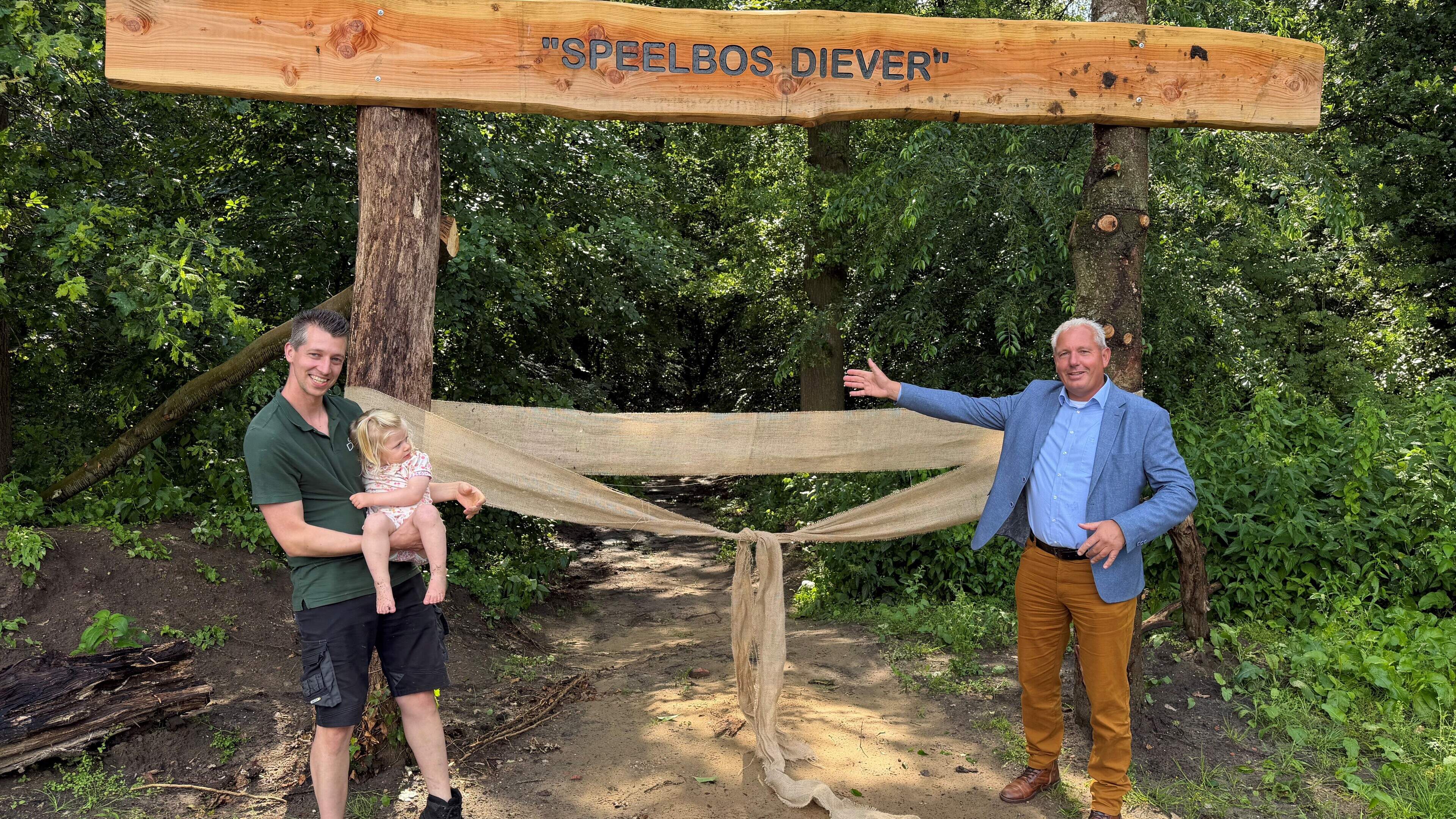 Wethouder opent speelbos Diever