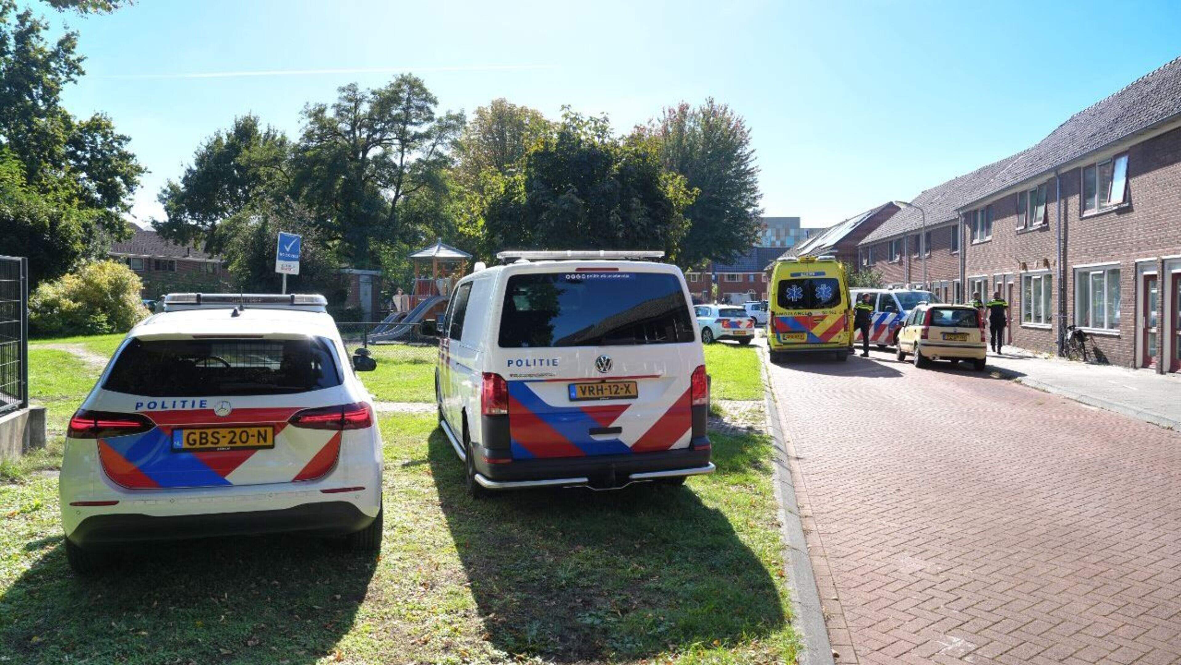 Buurt opnieuw opgeschrikt door politie-inzet in Papaverstraat in Meppel. ’Hoe lang gaat dit nog door?’