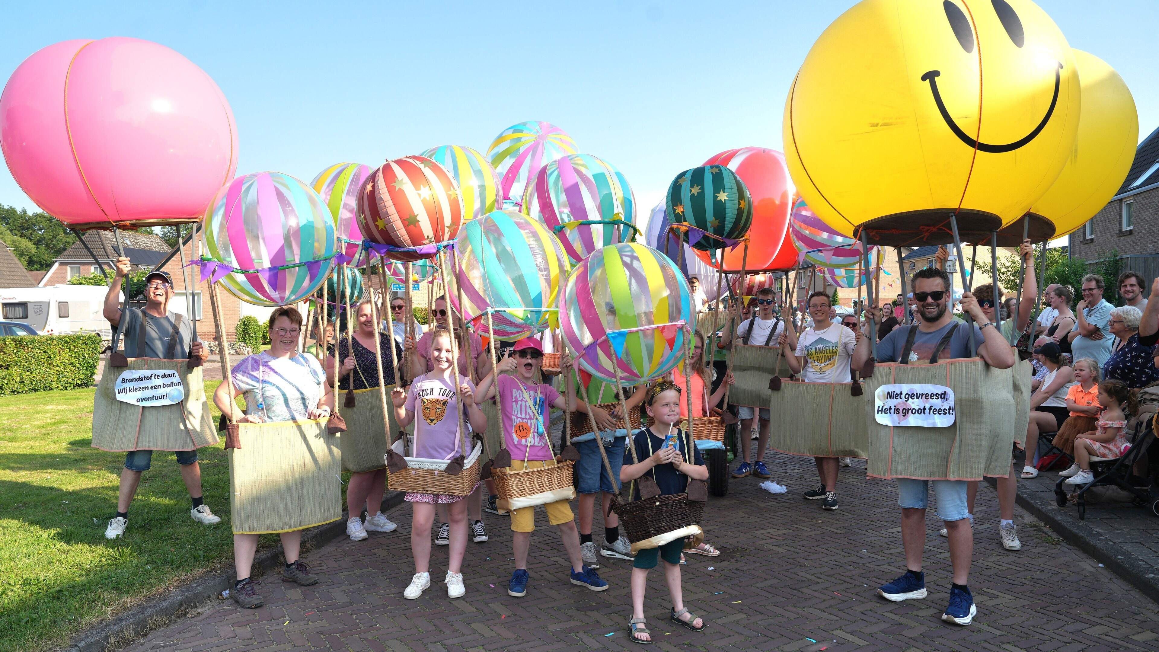 Nagenieten van een rondje om de wereld tijdens Feestweek in Nijeveen met veel foto’s