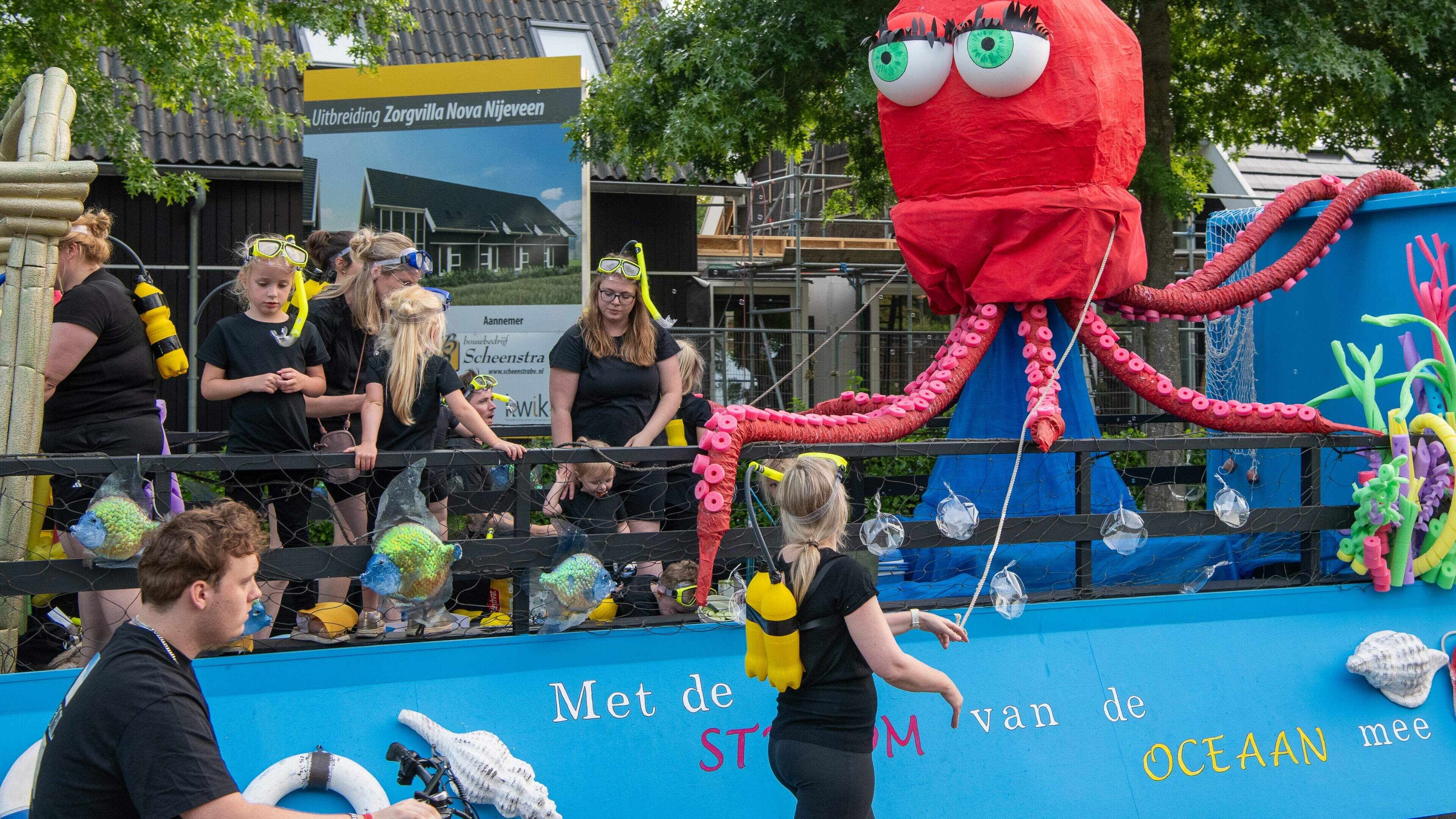 Nijeveen gaat op wereldreis tijdens Feestweek. ‘Rondtie um the World’
