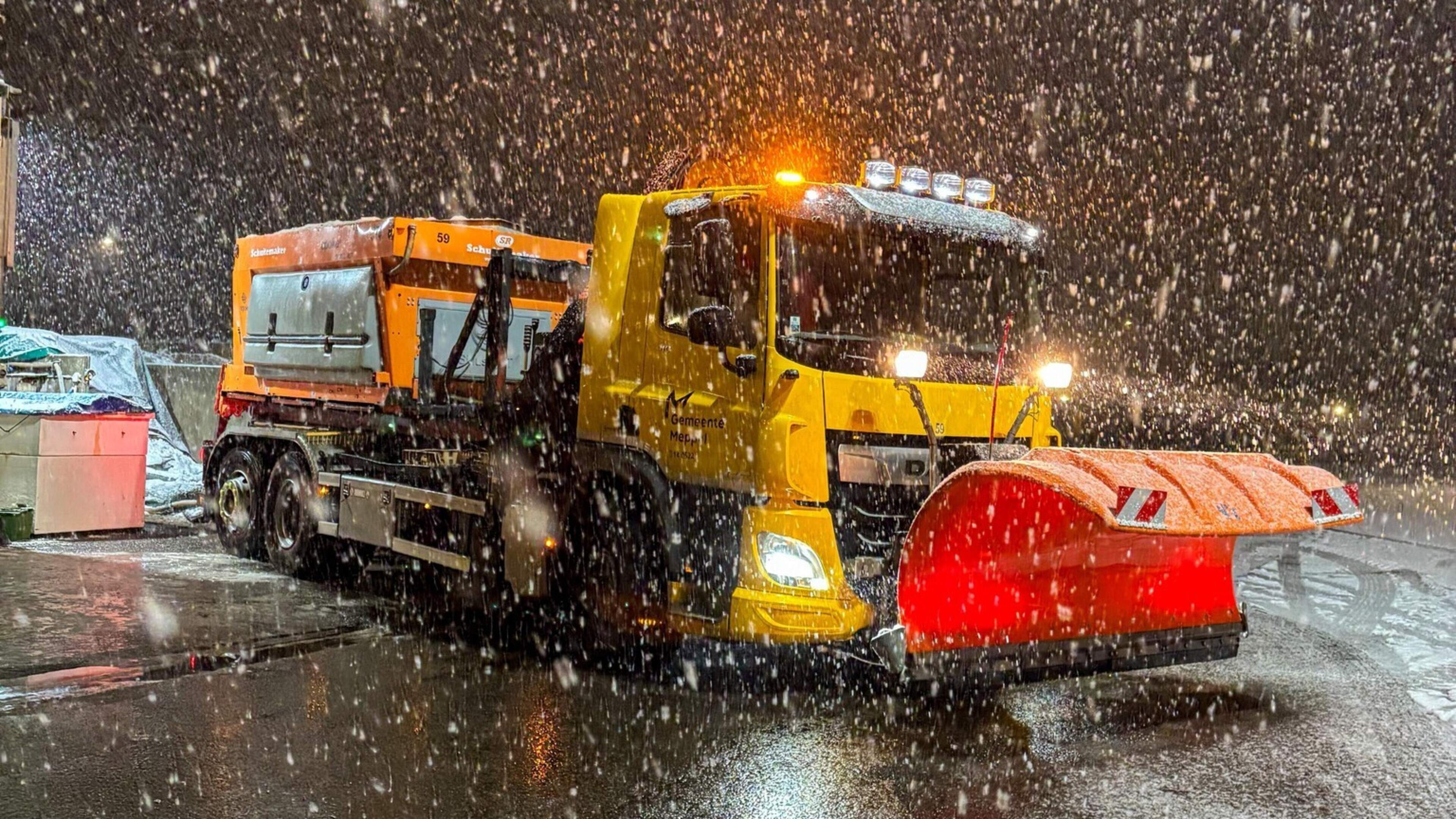 Strenge winter zorgt voor veel reparaties aan het wegdek in Meppel. ’Denken 350.000 euro extra nodig