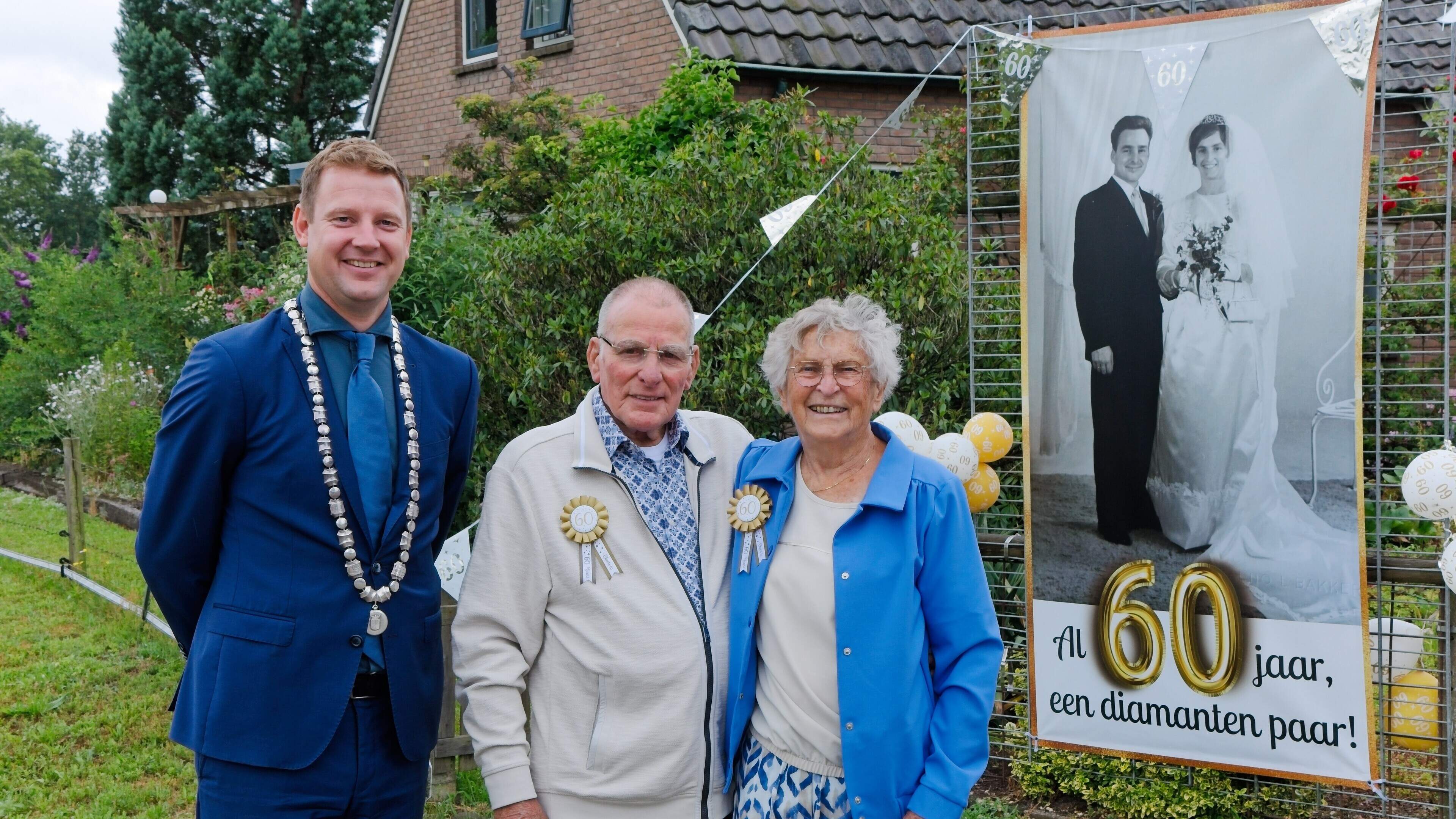 Van wandelingen door het donker naar een leven in Uffelte. Anton Johan en Lammie van Pelt zijn 60 ja