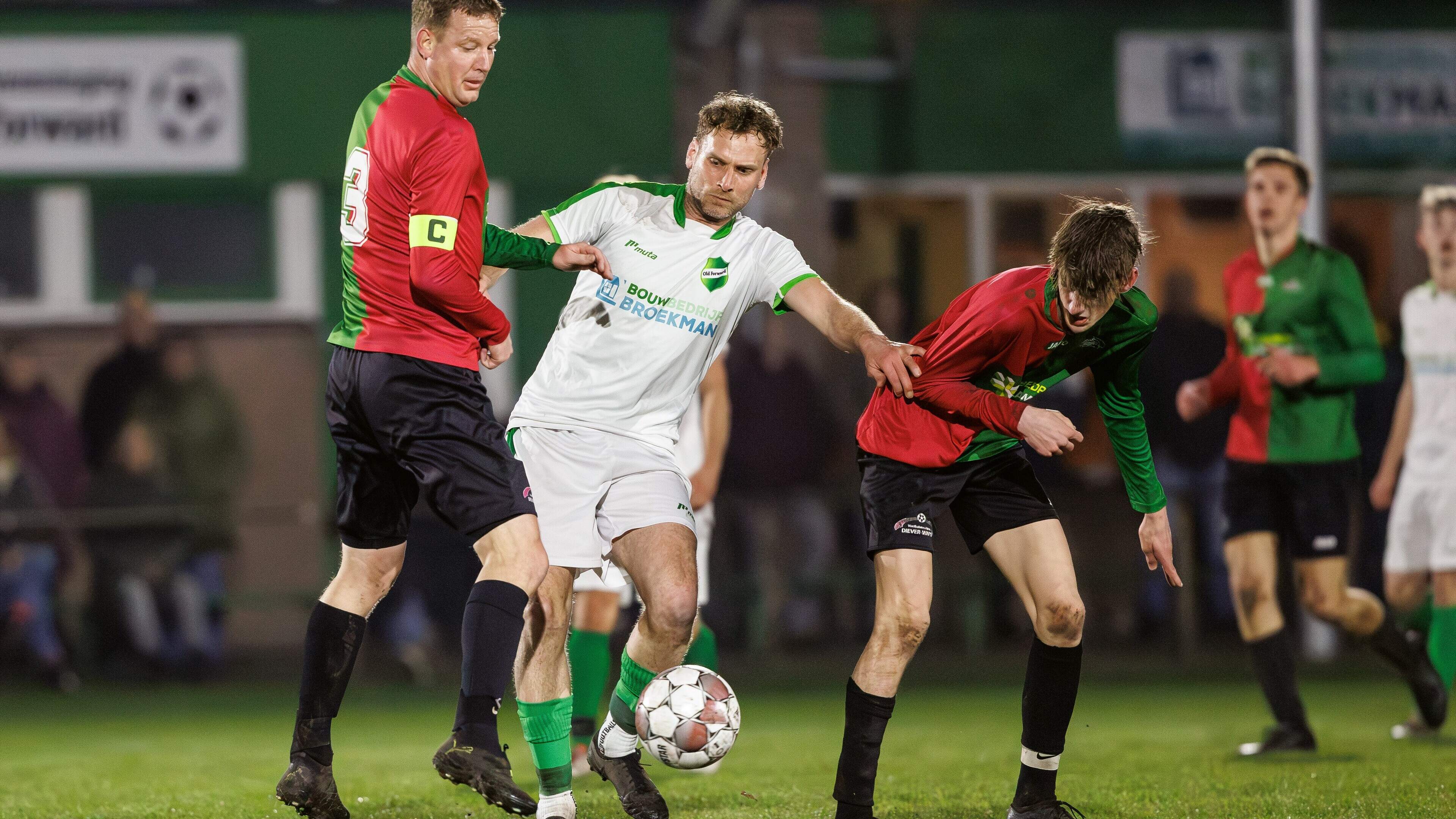 Old Forward wil zich handhaven, maar wel met een maar; het voetbalhart van Jacob Room klopt nog stee
