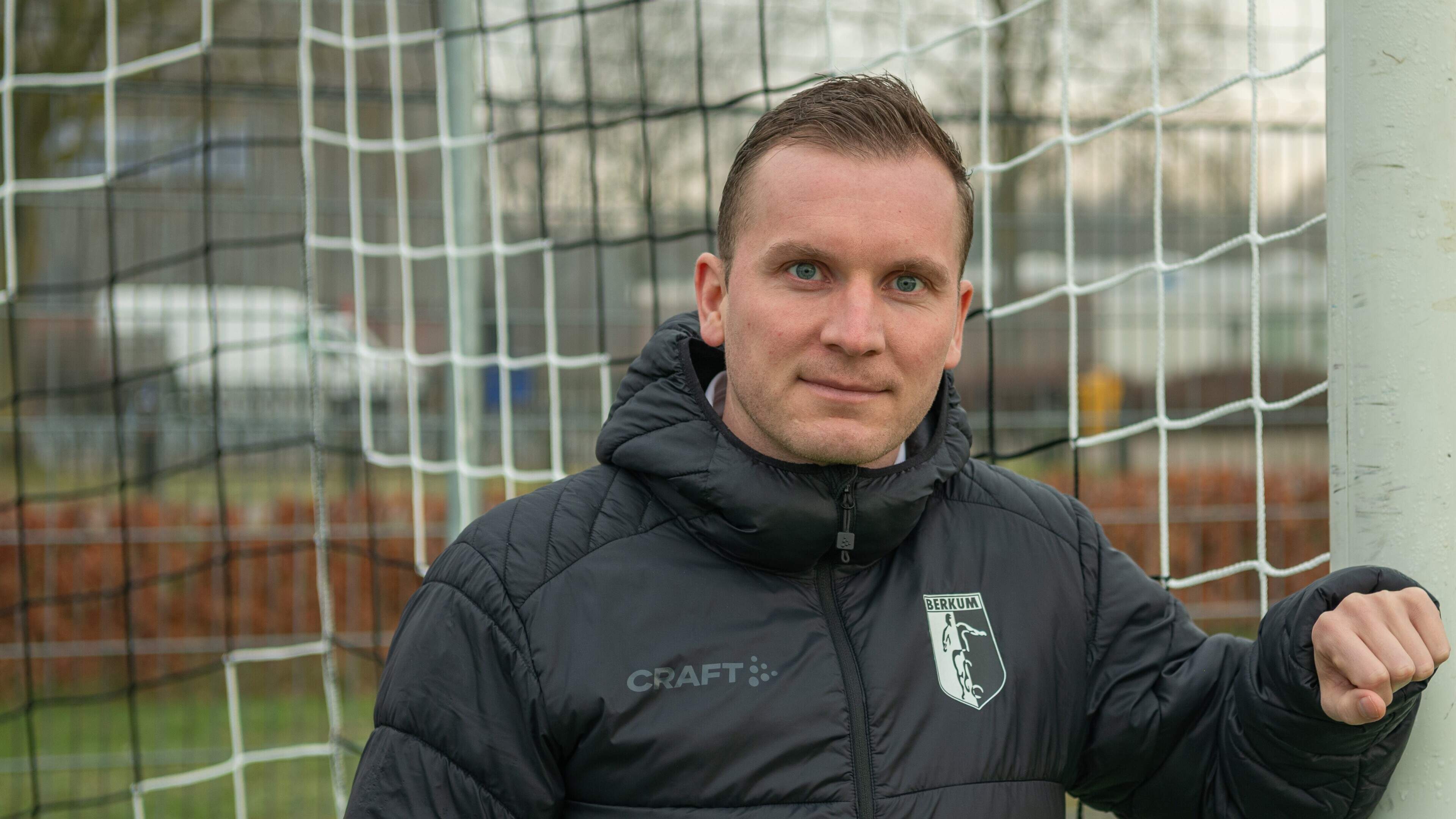 Björn Bakker gaat voor tiende seizoen bij vv Berkum; Meppeler is nog steeds gewaardeerd ‘meubelstuk’