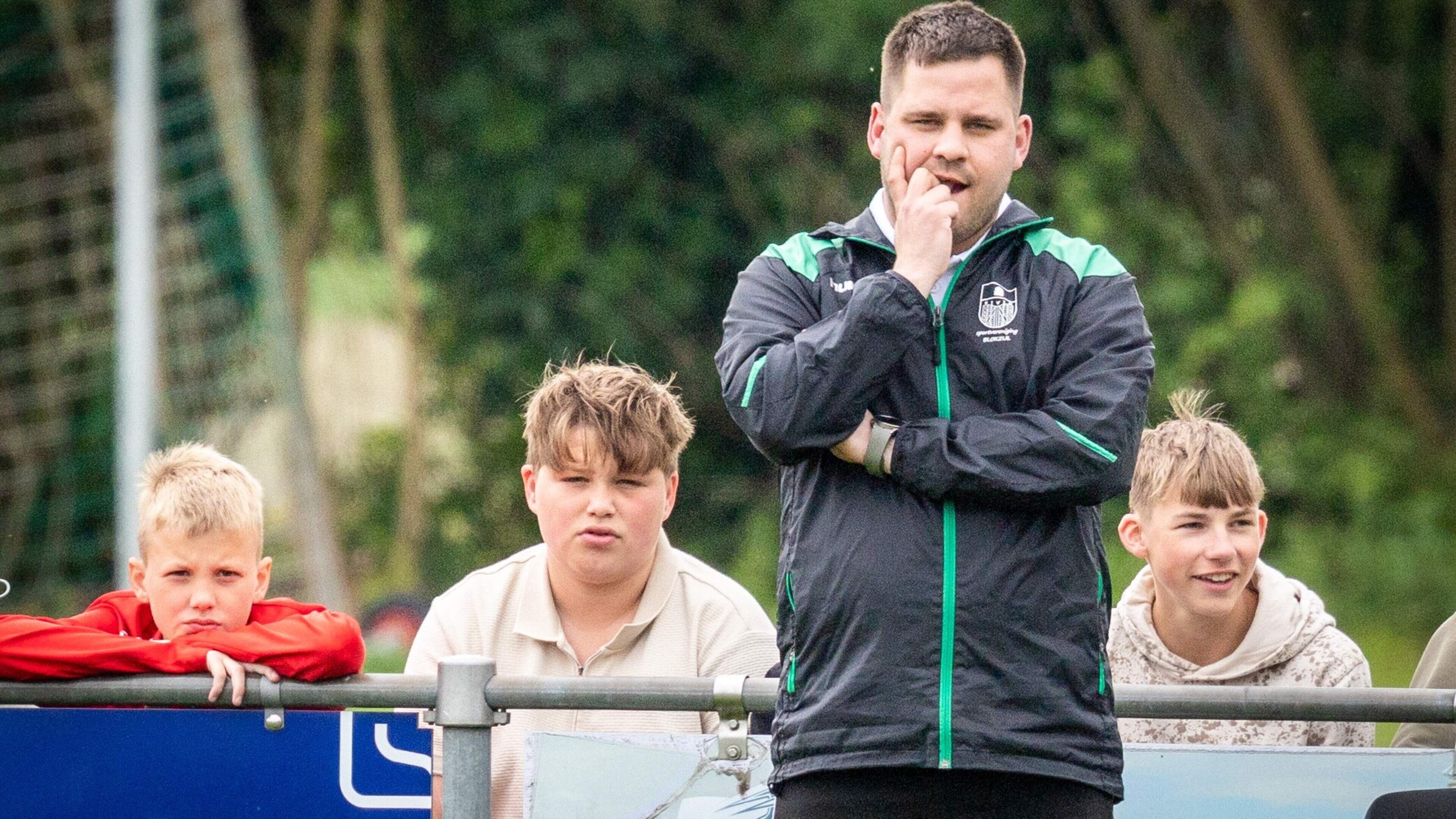 Trainer Roy Holman ziet zichzelf als vriend van de spelers; Blokzijl heeft wind meer in de zeilen
